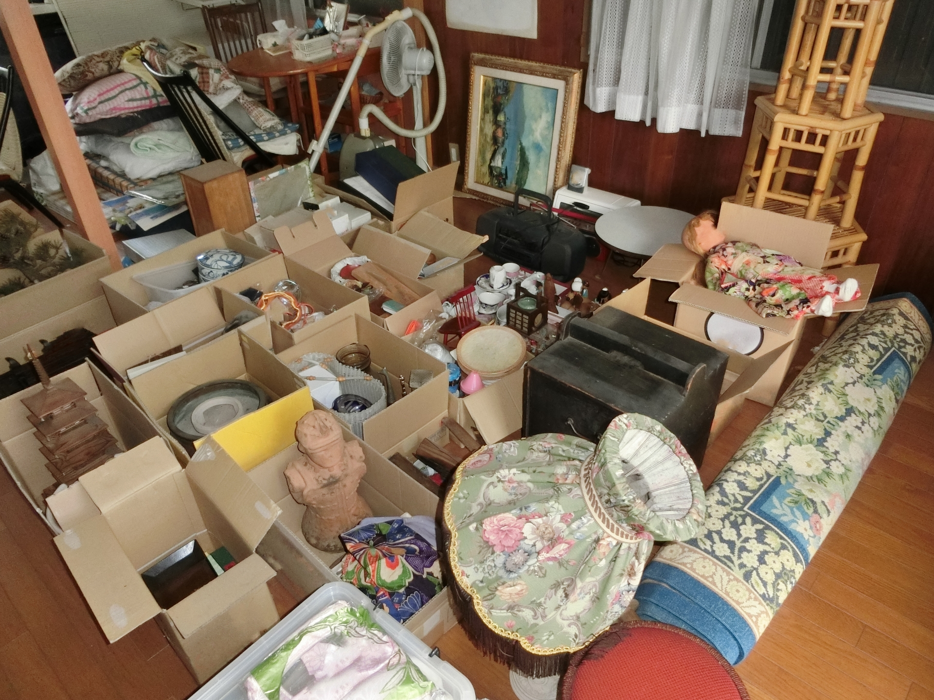 高槻市の不動産相続－【遺品が大量に残った実家…片付け費用と売却への影響】