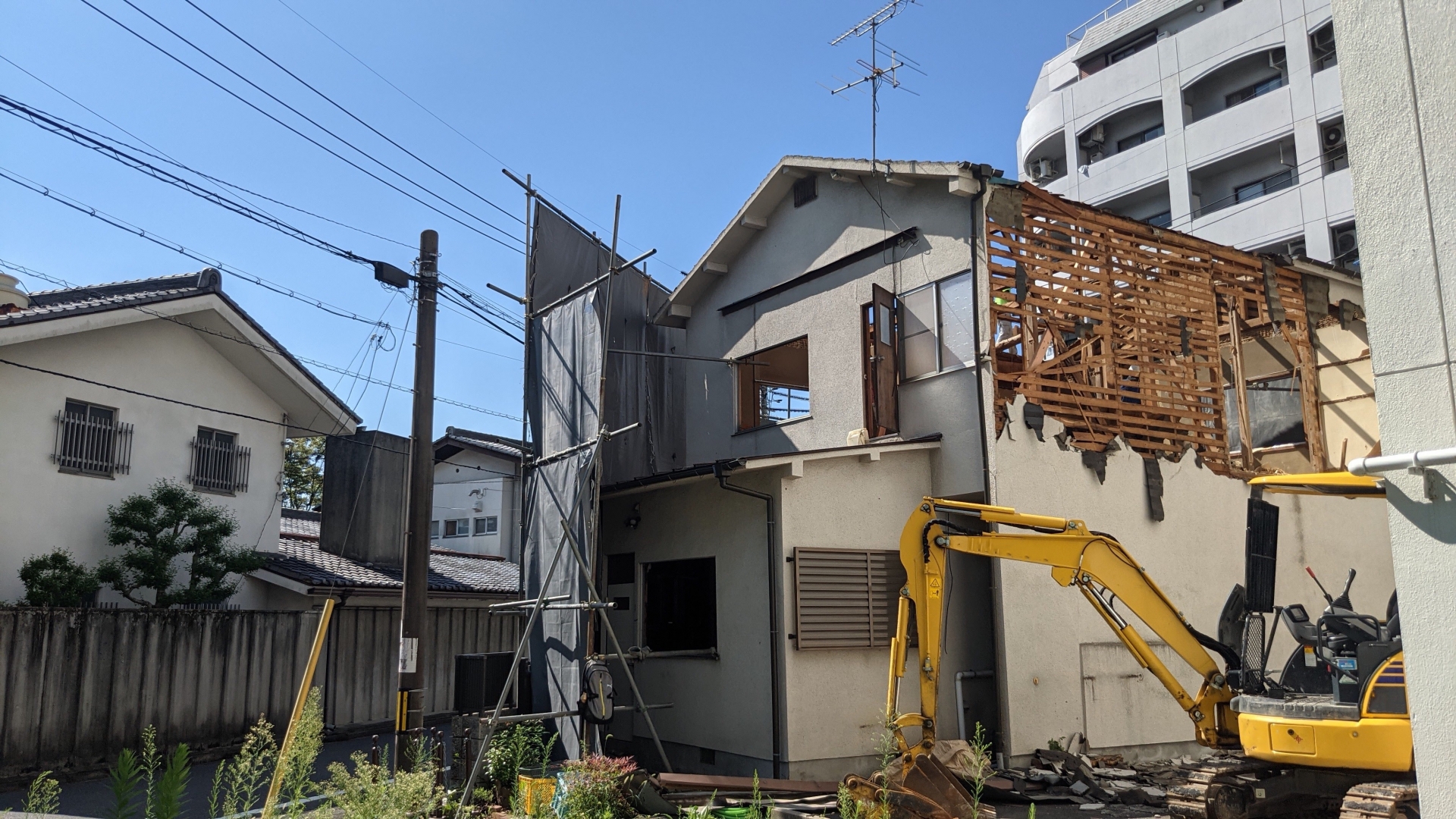 高槻市の不動産売却－【相続した家を解体するメリットとデメリット】